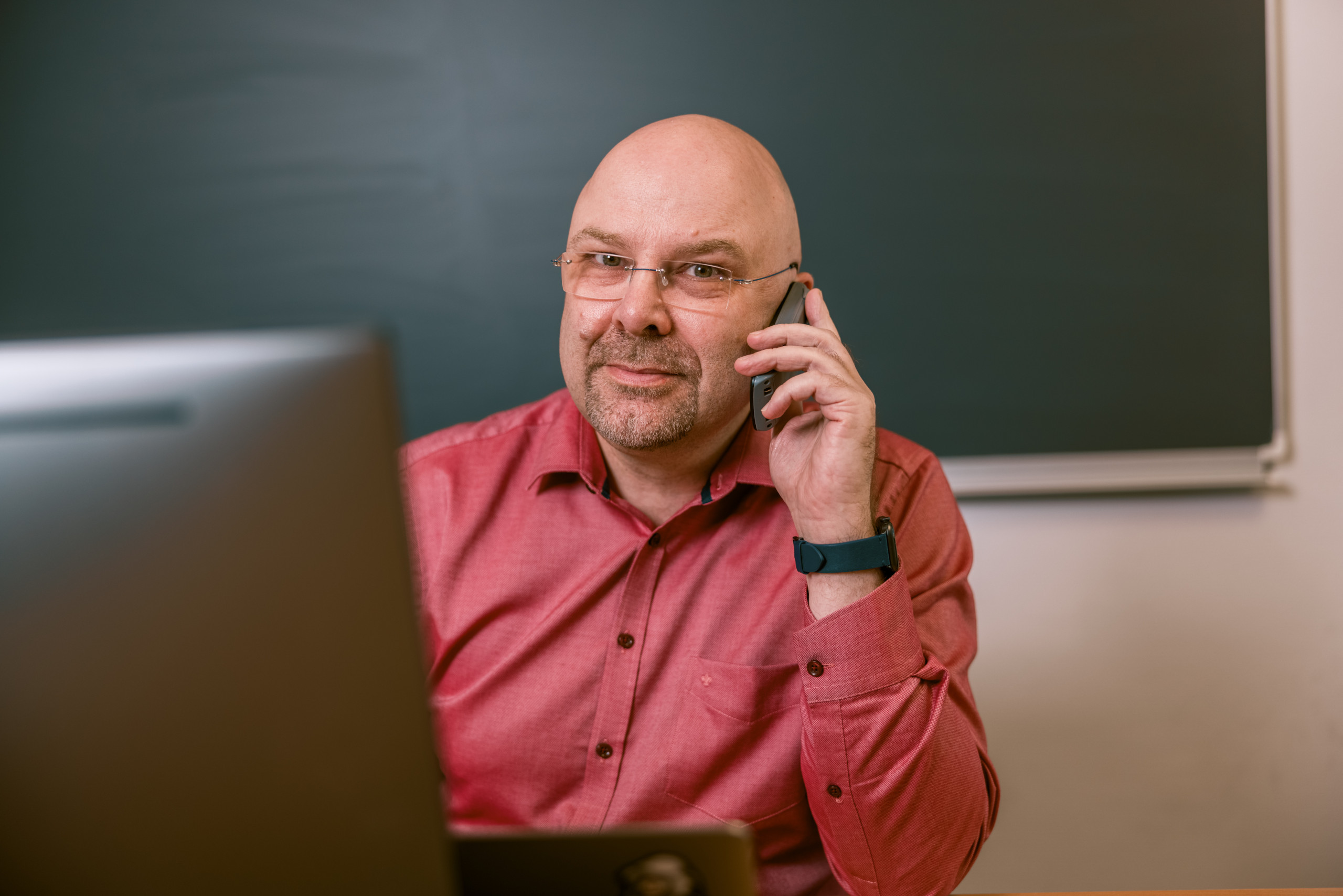 Supporter mit Telefon